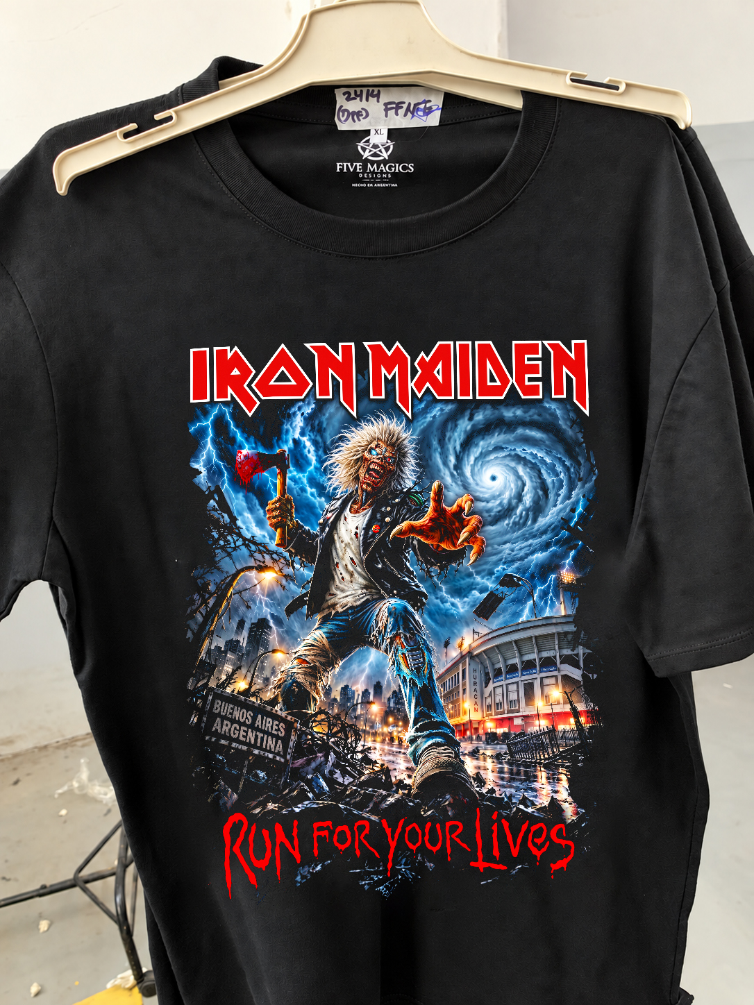 Remera terminada Eddie vs. Huracán con estampa frontal